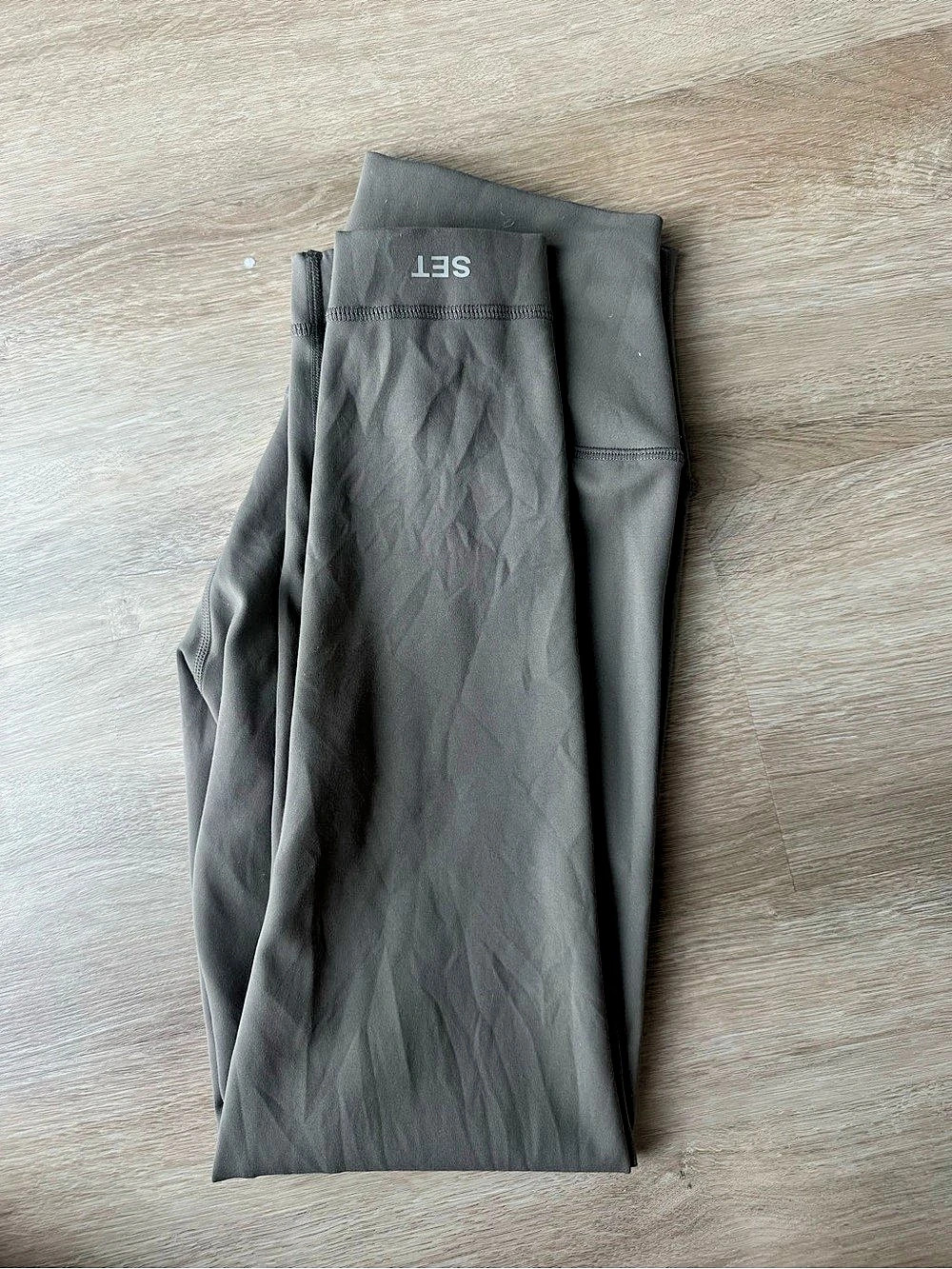 SET Active Luxform Leggings in Sparrow | Like New - Picture 3 of 4
